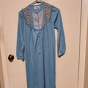 Vintage Tunica Blue Foral Lace Night Grown Sz M  Button/snaps  Long Sleeve